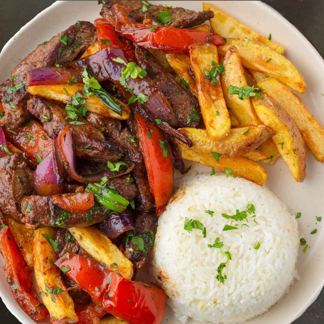 Lomo Saltado traiteur péruvien préparé par GR Miski pour événement à Nantes.